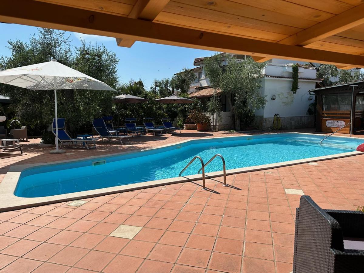 Villa Monica Appartamenti Vieste Luaran gambar